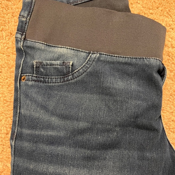 Old Navy maternity jeans Size 4 - Picture 4 of 7